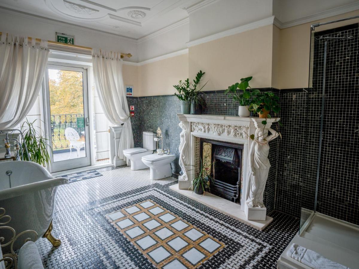 אלמונדסברי Berwick Lodge מראה חיצוני תמונה