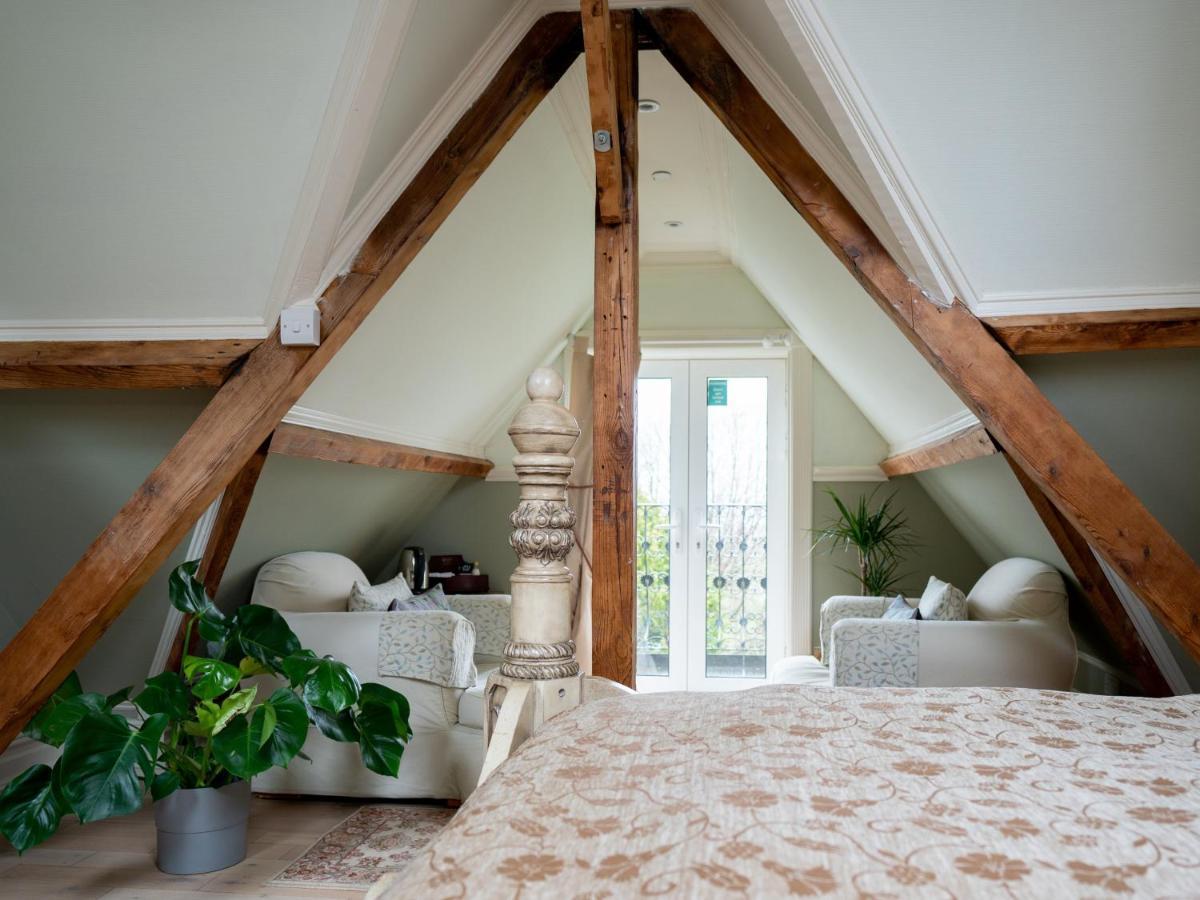 אלמונדסברי Berwick Lodge מראה חיצוני תמונה