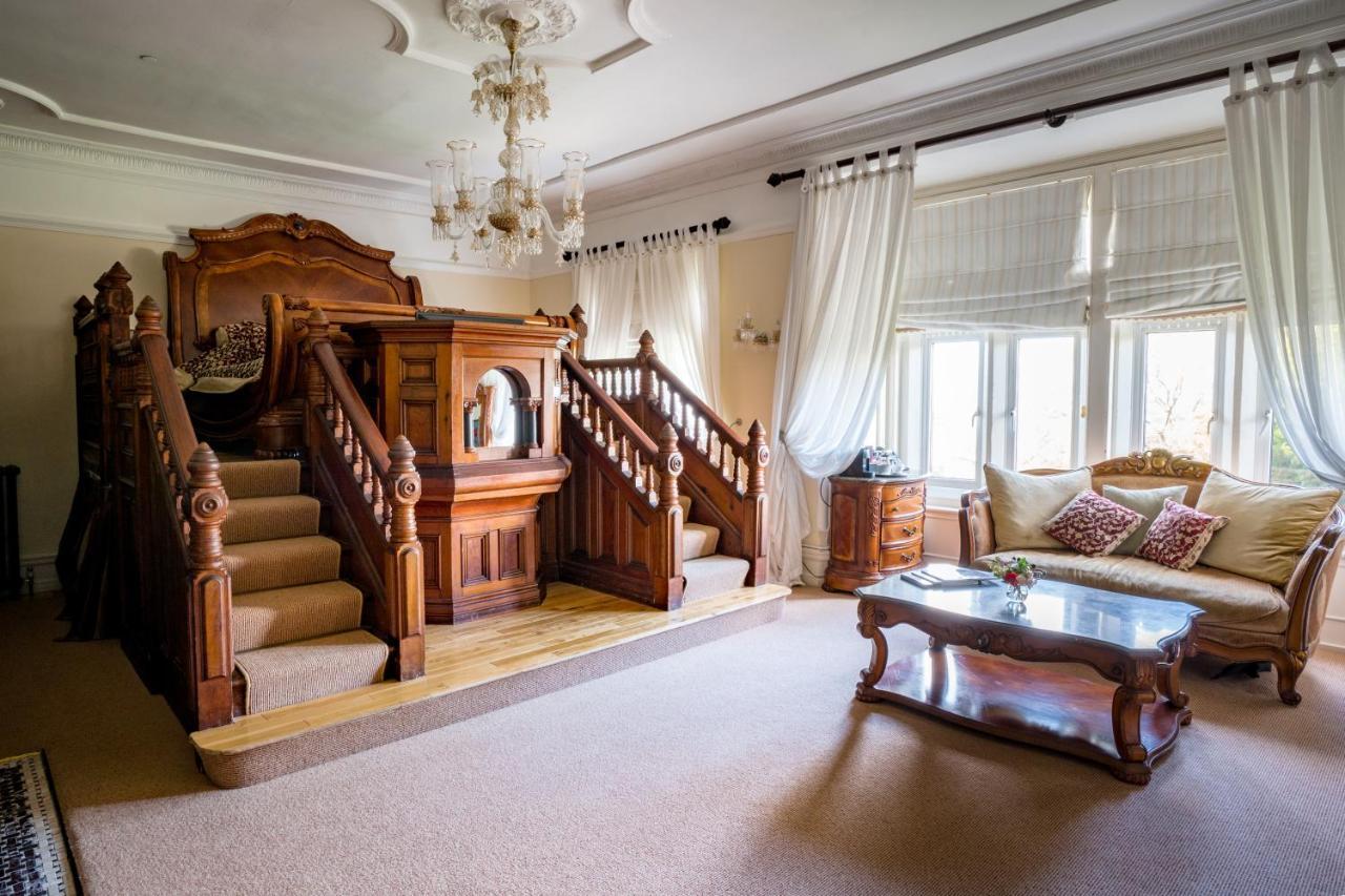 אלמונדסברי Berwick Lodge מראה חיצוני תמונה